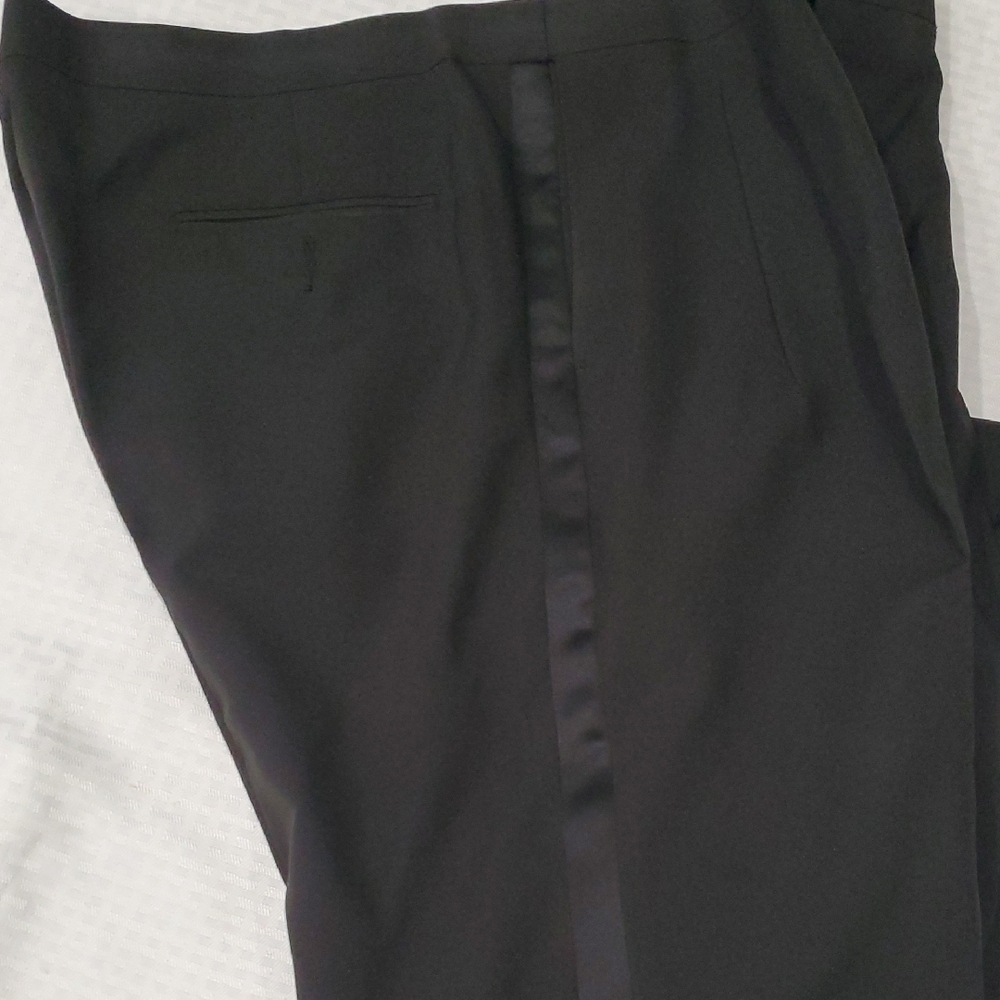 Gianni Vironi  Black Tuxedo Suit  with Tailored Fit and Versatile Style - Picture 16 of 16